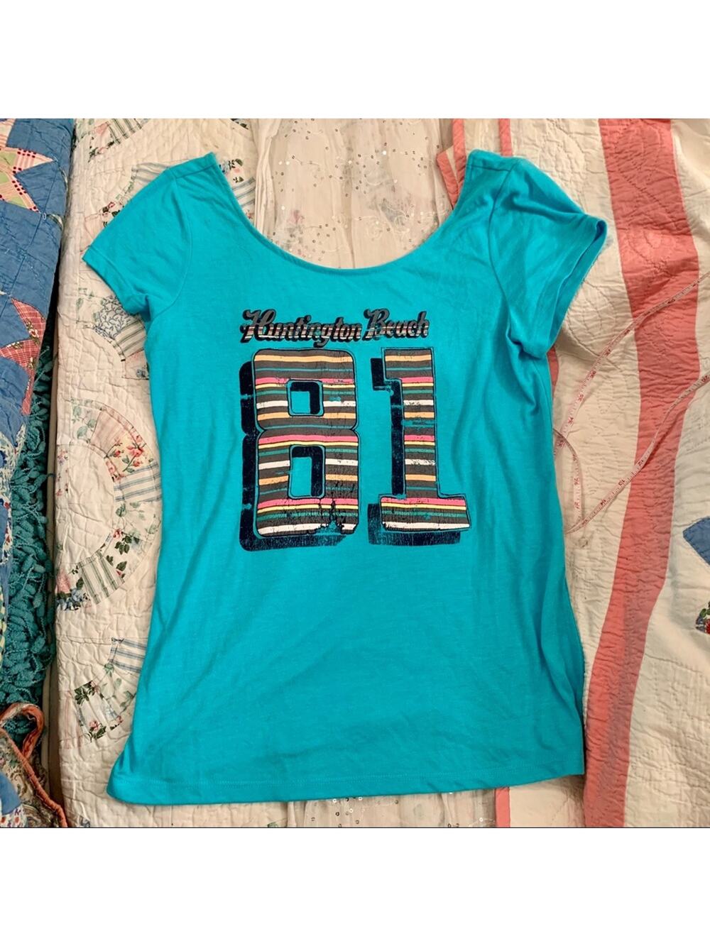 - HANG TEN VINTAGE  HUNTINGTON BEACH GRAPHIC TEE S